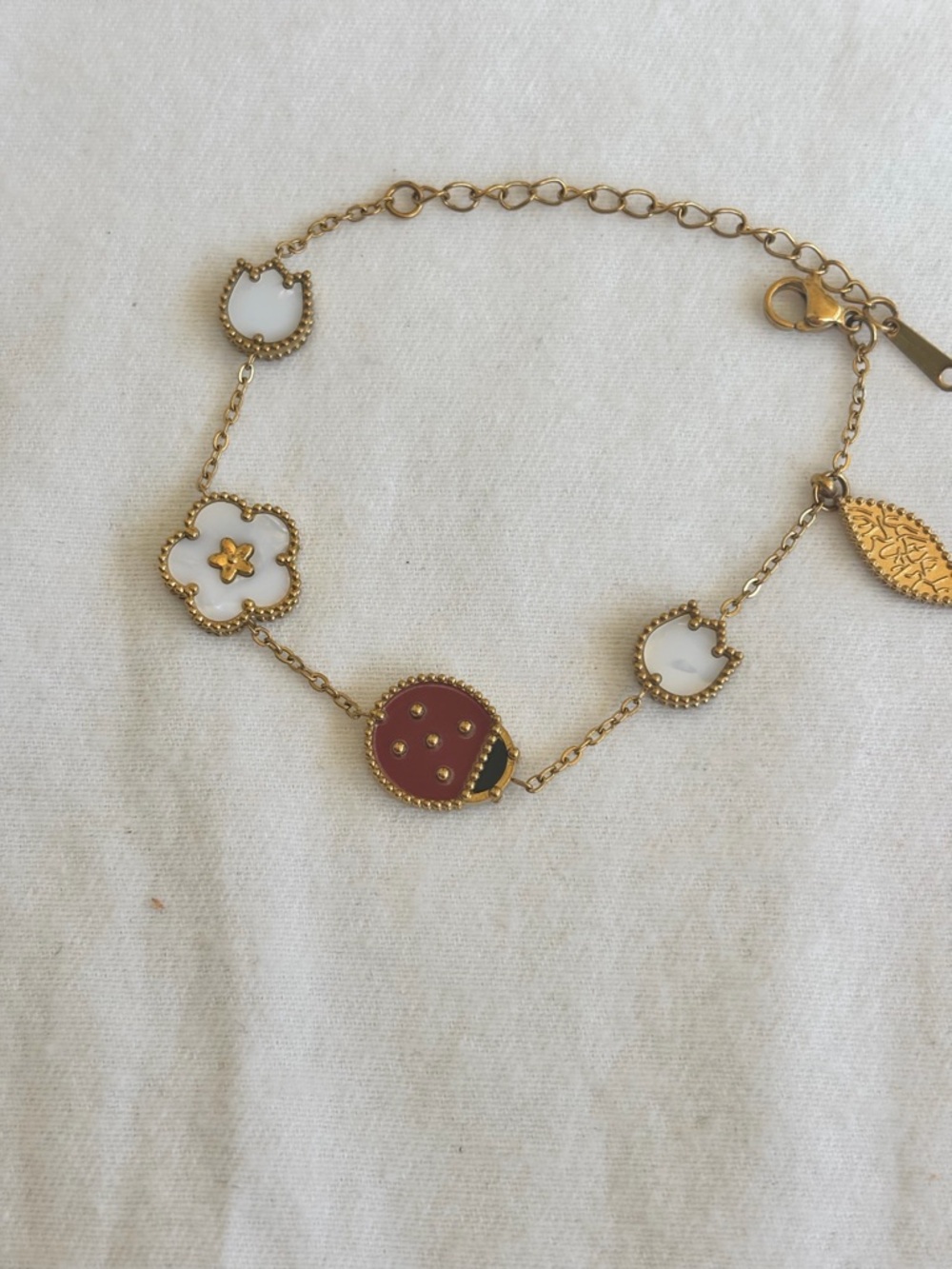 Good plated lucky spring bracelet, 5 motifs with white mother of pearl
